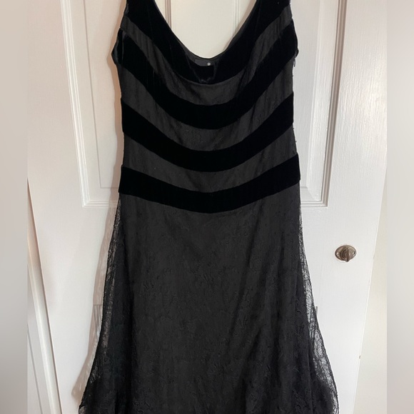 Vintage J Mendel cocktail dress with velvet stripes, lace overlay and fur trim. - Picture 2 of 5
